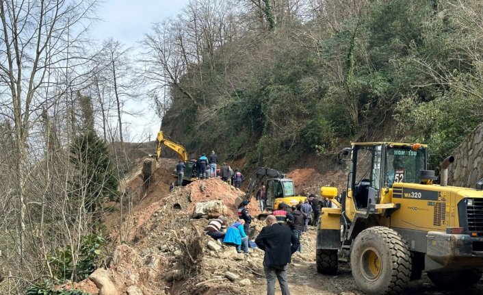 Trabzon'da göçük altında kalan 3 işçiden 2'si öldü
