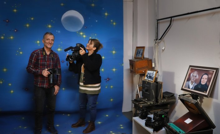 İlçenin ilk fotoğrafçısı babasından yadigar makinelerle 44 yıldır mesleği sürdürüyor
