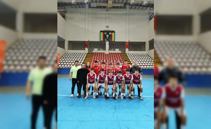 Samsun Tekkeköy Necati Akçağlılar Anadolu Lisesi Futsal Takımı yarı finale kaldı