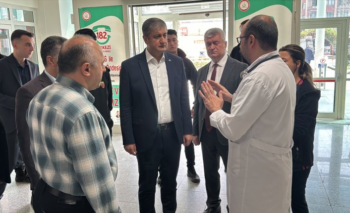 Valiler Yavuz ve Taşolar, trafik kazasında yaralanan polis memurlarını ziyaret etti