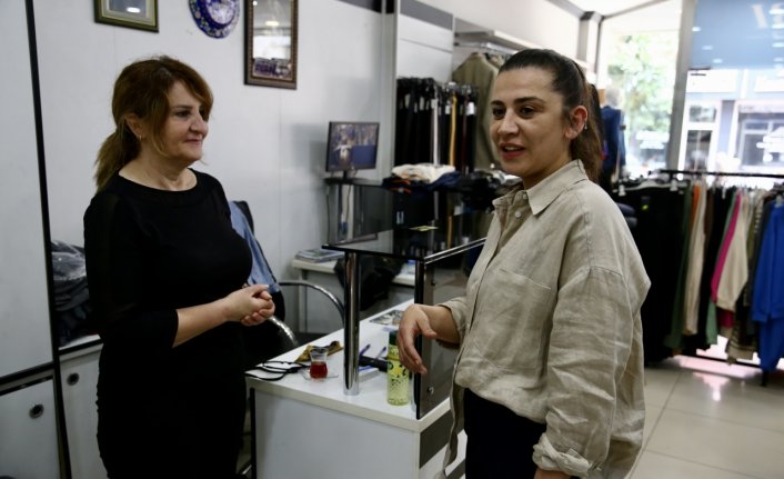 Giresun'da 6 erkek rakibine karşı seçimi kazanan Burcu Emecan ilçenin ilk kadın muhtarı oldu
