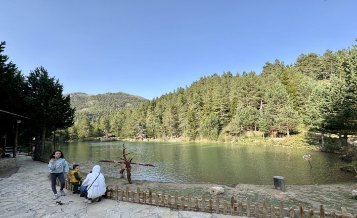 Limni Gölü Tabiat Parkı'nda havaların ısınmasıyla turizm hareketliliği başladı