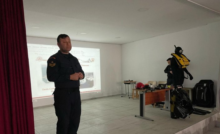 Sahil Güvenlik ekipleri “Geleceğin Denizcileri Projesi“ kapsamında öğrencilerle buluştu