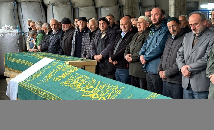 Ankara'daki trafik kazasında hayatını kaybeden çiftin cenazeleri Rize'de defnedildi