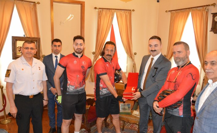 Atatürk'ün evinden alınan toprak ve Türk Bayrağı Samsun'a ulaştı