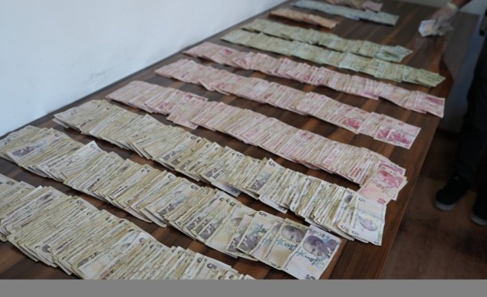Düzce'de zabıtanın yakaladığı dilencinin üzerinden 10 bin 765 lira çıktı