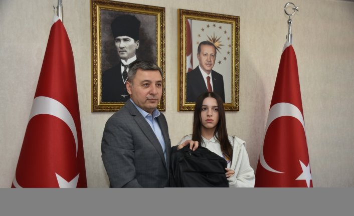 Gümüşhane Valisi Tanrısever dereceye giren sporcuların ödüllerini verdi