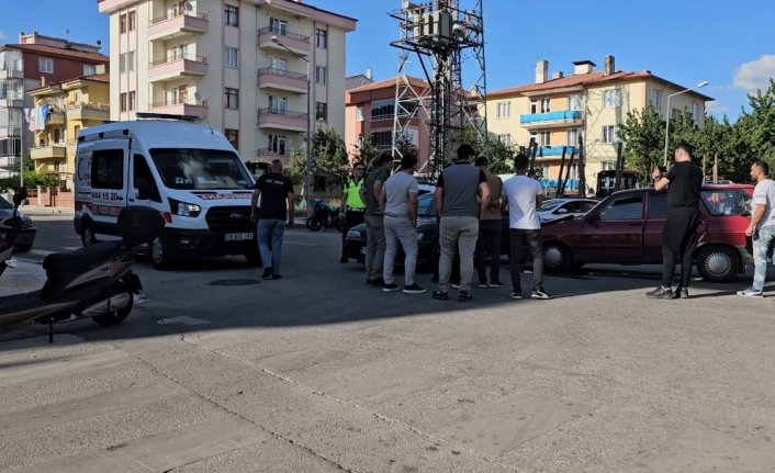 Çorum'da iki otomobilin çarpışması sonucu 1 kişi yaralandı
