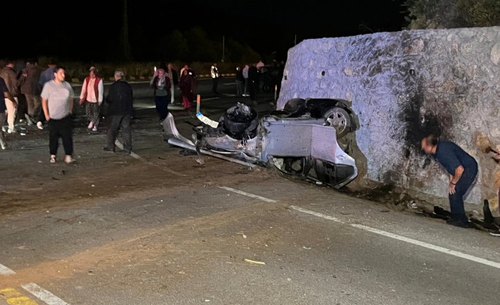 Bartın'da 2 otomobil çarpıştı 3 kişi öldü, 2 kişi yaralandı