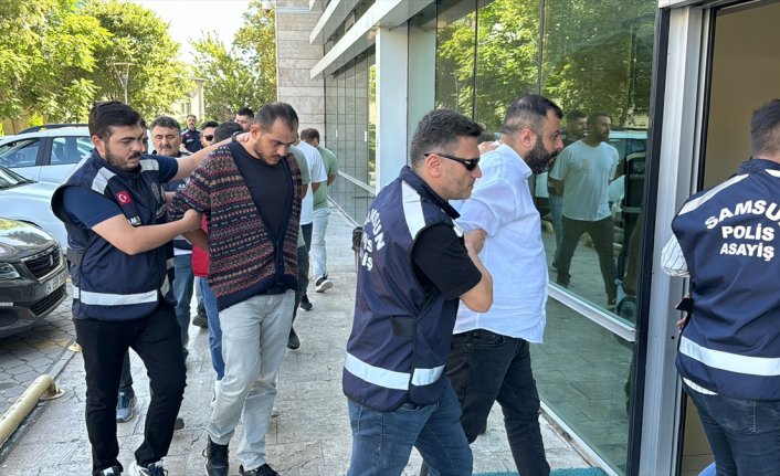 Samsun merkezli “change araç“ operasyonunda yakalanan 17 zanlı adliyede