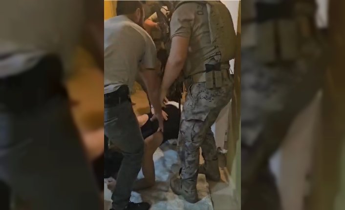Samsun'da 25 yıl 9 ay kesinleşmiş hapis cezası bulunan firari bodrumda yakalandı