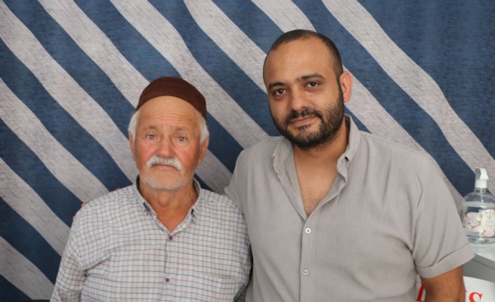 Samsun'da önündeki traktörden savrulan 13 bin 600 lirayı bulan kişi, parayı sahibine verdi