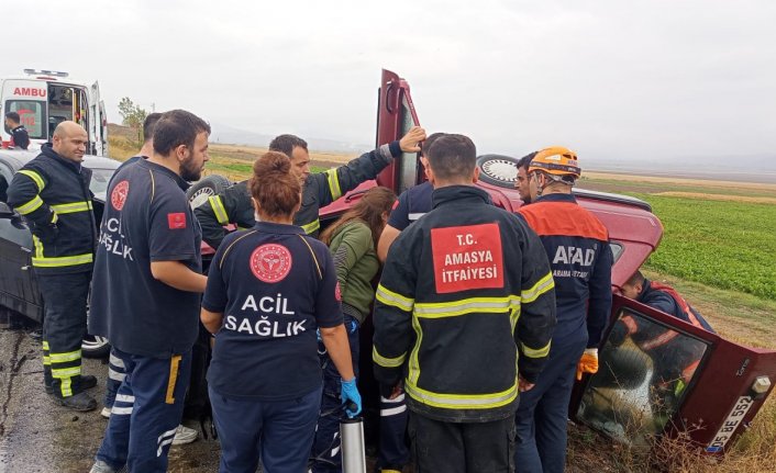Amasya'da iki otomobilin çarpıştığı kazada 2 kişi öldü, 1 kişi yaralandı