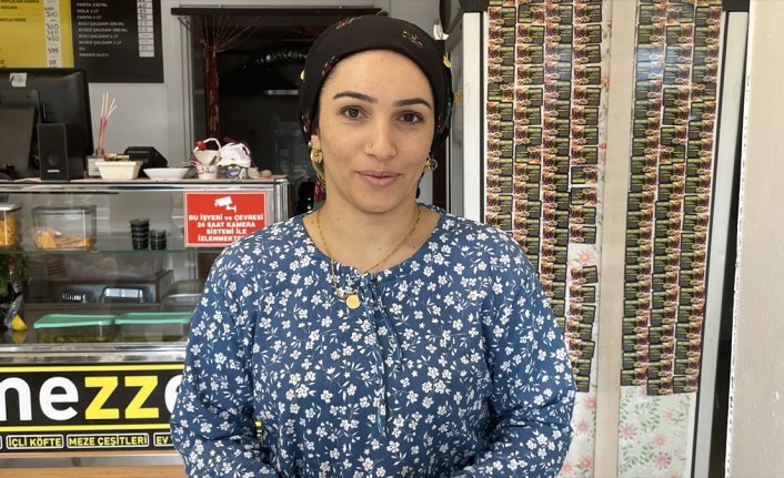 Bolu'da yere düşünce fırlayan soda şişesinin kadının kafasına çarpması güvenlik kamerasında