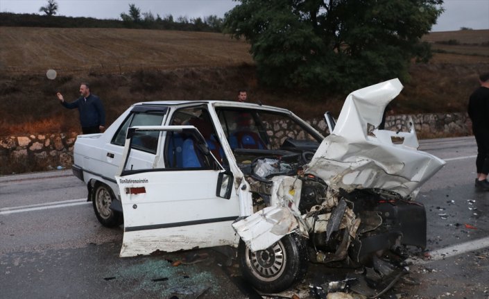 Samsun’da iki araç çarpıştı, 1 kişi öldü 5 kişi yaralandı