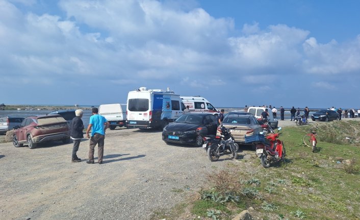 Bafra'da kayığın alabora olması sonucu kaybolan balıkçı için arama çalışması başlatıldı