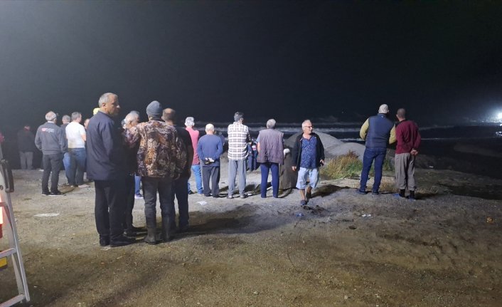 Bafra'da kayıkları alabora olan 2 balıkçıdan 1'i kayboldu