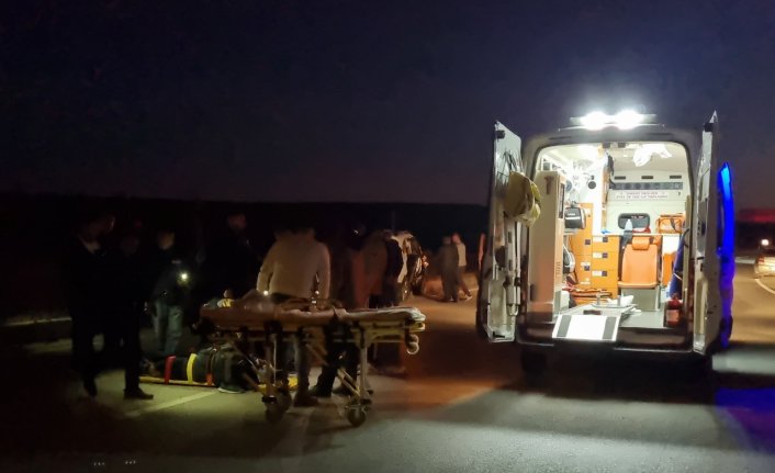 Çorum'da hafif ticari araç ile cipin çarpışması sonucu 3 kişi yaralandı