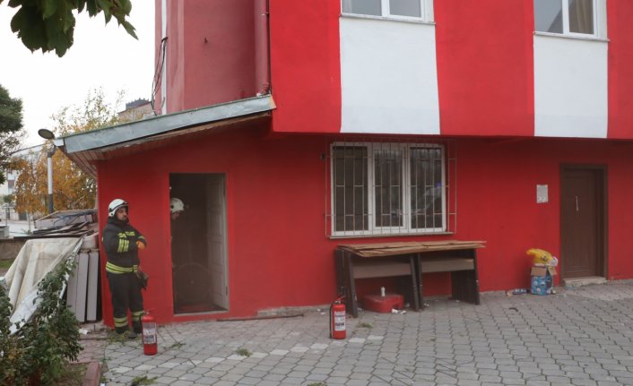 Samsun'da bir spor kulübünün sosyal tesislerindeki depo yangında zarar gördü
