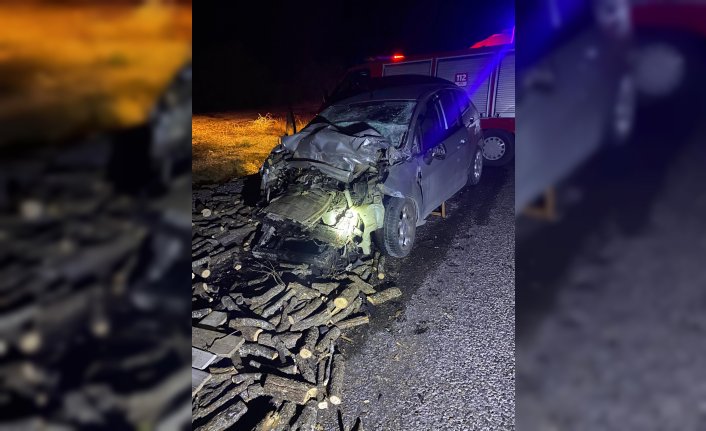 Tokat'ta otomobil ile traktörün çarpıştığı kazada 1 kişi öldü, 2 kişi yaralandı