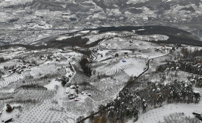 Sakarya, Bolu ve Düzce'nin yüksek kesimlerini kaplayan kar havadan görüntülendi