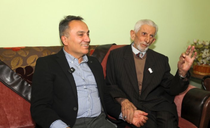 TOGÜ Rektörü Prof. Dr. Yılmaz, ilkokul öğretmenini evinde ziyaret etti