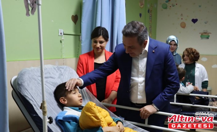 Çorum'da devrilen okul servisindeki 4 öğrenci hastaneye kaldırıldı