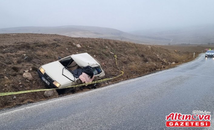 Çorum'da kamyonla çarpışan otomobilin sürücüsü öldü, eşi yaralandı