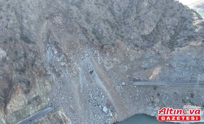 Erzurum ve Artvin ilçeleri arasında heyelandan dolayı kapanan yol hafta sonu ulaşıma açılacak