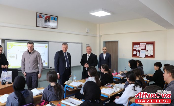 Havza'da “Tüketici Hakları“ konulu resim yarışmasında birinci olan öğrenci ödülünü aldı