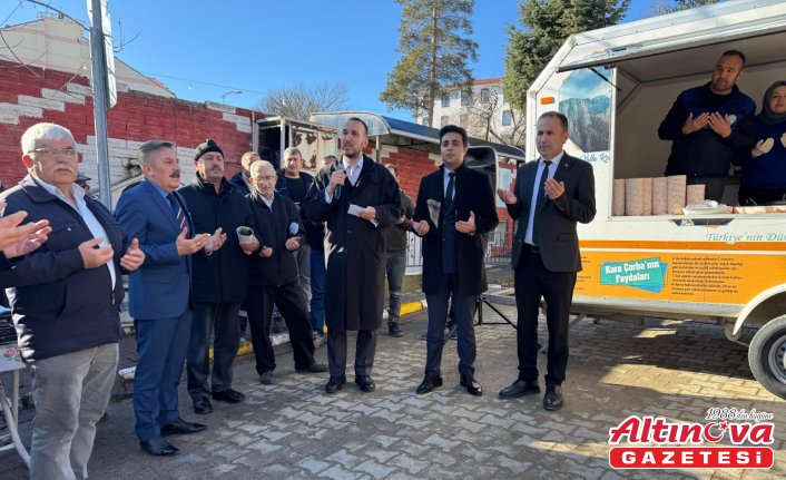 Kastamonu'da vatandaşlara coğrafi işaretli kara çorba ikram edildi