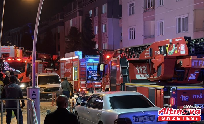 Samsun'da 5 katlı binanın çatısında çıkan yangın maddi hasara neden oldu