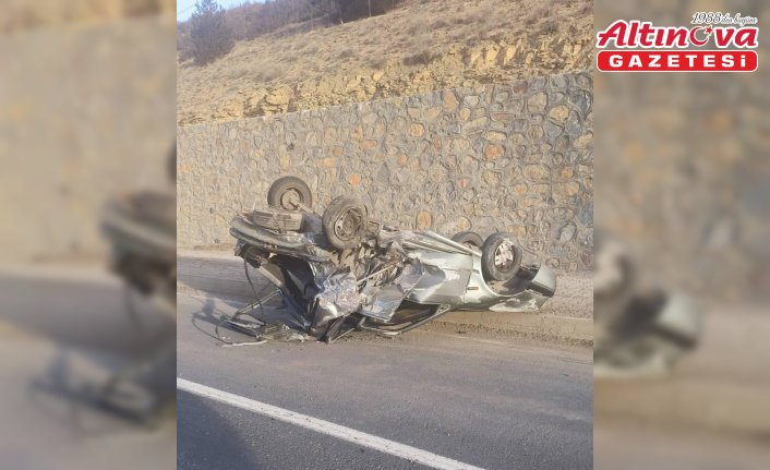 Gümüşhane'de iki otomobil çarpıştı, 3 kişi yaralandı