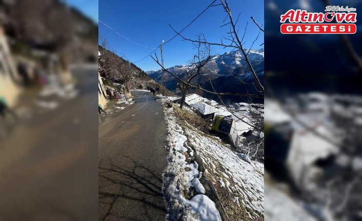 Trabzon'da belediye otobüsü şarampole devrildi