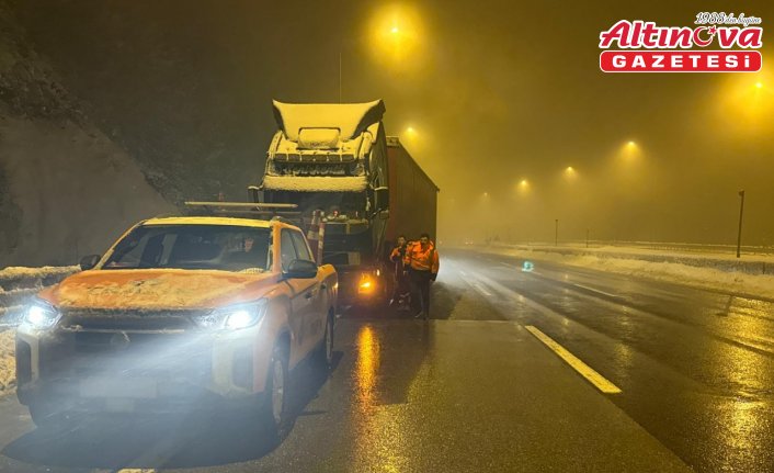 Anadolu Otoyolu Bolu Dağı kesiminde tırların makaslaması sonucu ulaşım aksadı