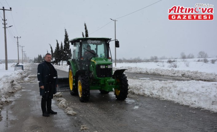 Bafra OSB ve Sera OSB yolları karla mücadeleyle açık tutuluyor