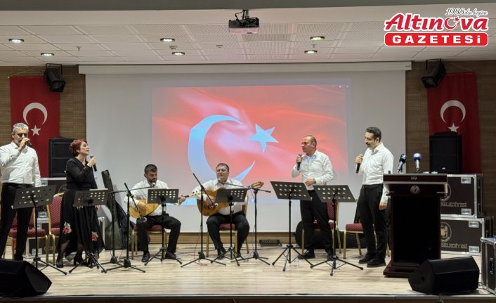 Çorum'da şehit Erol Olçok adına düzenlenen etkinlikte protokol üyeleri şiir okudu
