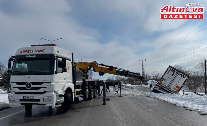 Samsun'da devrilen tır, kar nedeniyle dört gün sonra kurtarıldı