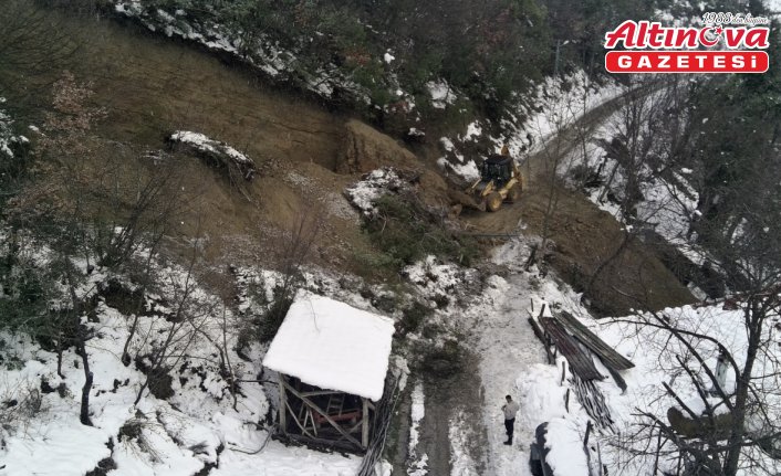 Sinop'ta toprak kayması sonucu kapanan köy yolu ulaşıma açıldı