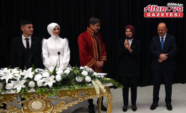 Aile ve Sosyal Hizmetler Bakanı Göktaş Kastamonu'da nikah şahidi oldu