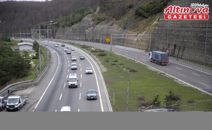 Anadolu Otoyolu'nun Bolu Dağı kesiminde bayram tatili hareketliliği kısmen başladı