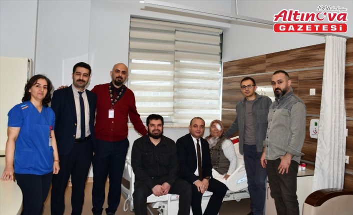 Çorum'da 72 yaşındaki kadın kornea nakliyle 50 yıl sonra yeniden görmeye başladı