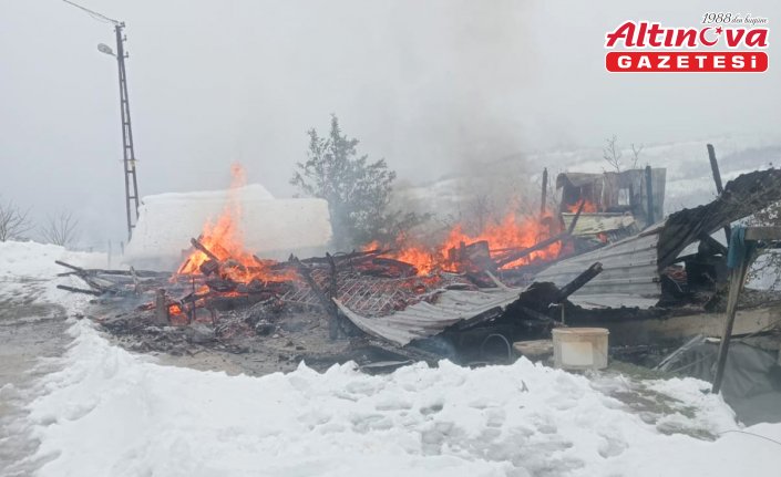 Ordu'da evde çıkan yangın iş makineleri ile kar atılmasıyla söndürüldü