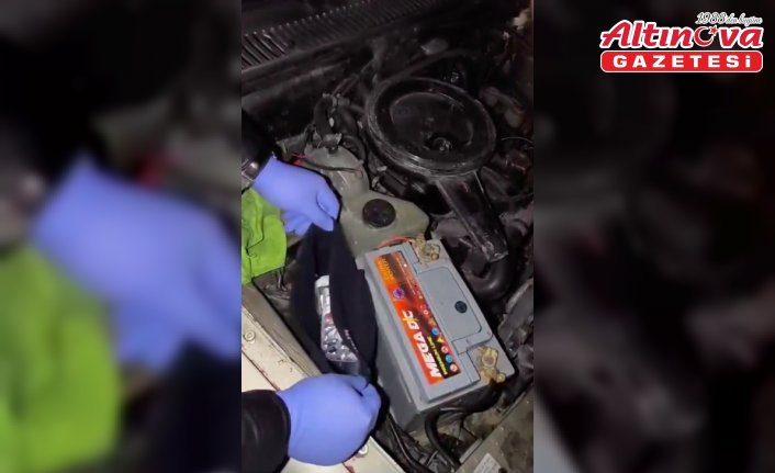 Otomobilin motor bölümüne gizlenen uyuşturucuyla yakalanan şüpheli gözaltına alındı