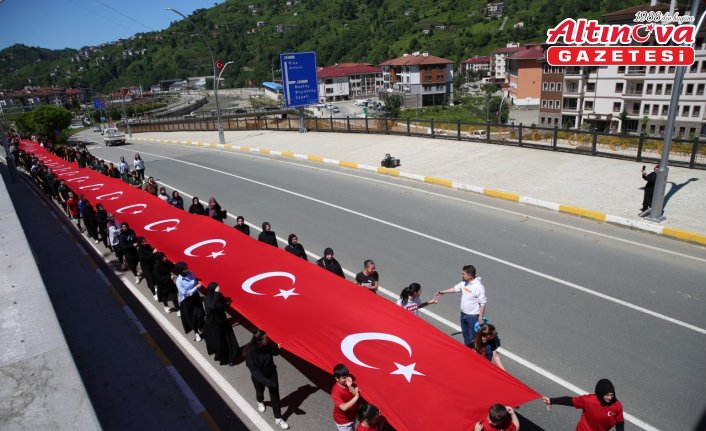 Güneysu'da bayrak yürüyüşü düzenlendi