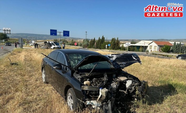 Amasya'da hafif ticari araç ile otomobilin çarpıştığı kazada 7 kişi yaralandı