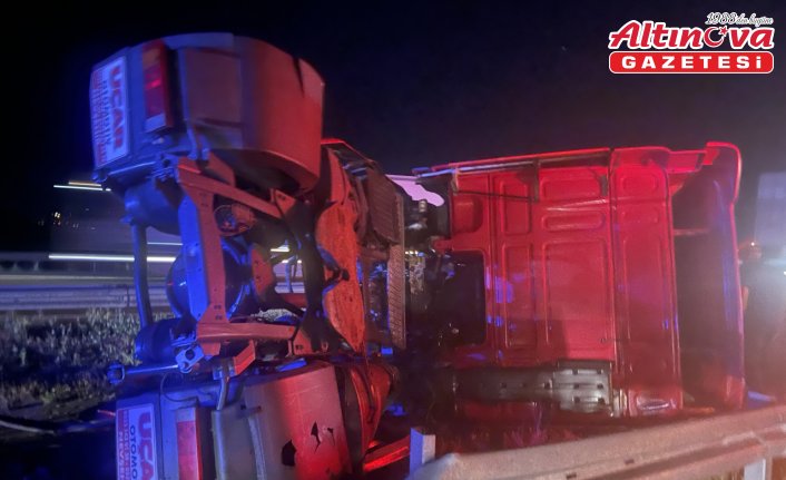Anadolu Otoyolu'nun Bolu kesiminde cip ile tırın karıştığı kazada 2 kişi yaralandı