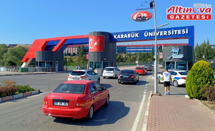 Bolu ve Karabük'te YKS'ye geç kalma riski yaşayan öğrencilere trafik ekipleri yardım etti