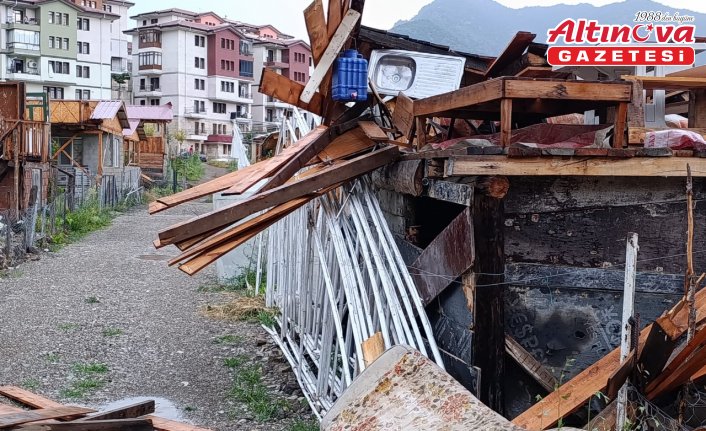 Artvin'de sağanak ve şiddetli rüzgar etkili oldu