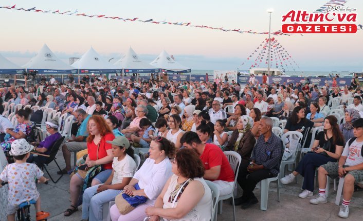 Samsun'da 35. Uluslararası Halk Oyunları Festivali devam ediyor